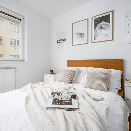 Prague Days - Bright Apartment - Balcony - Private Parking ภายนอก รูปภาพ