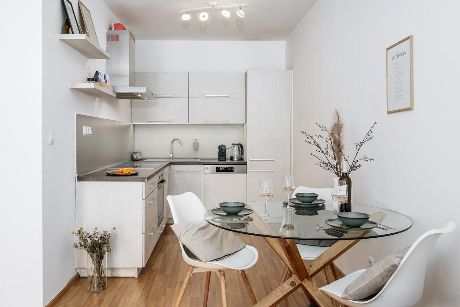 Prague Days - Bright Apartment - Balcony - Private Parking ภายนอก รูปภาพ