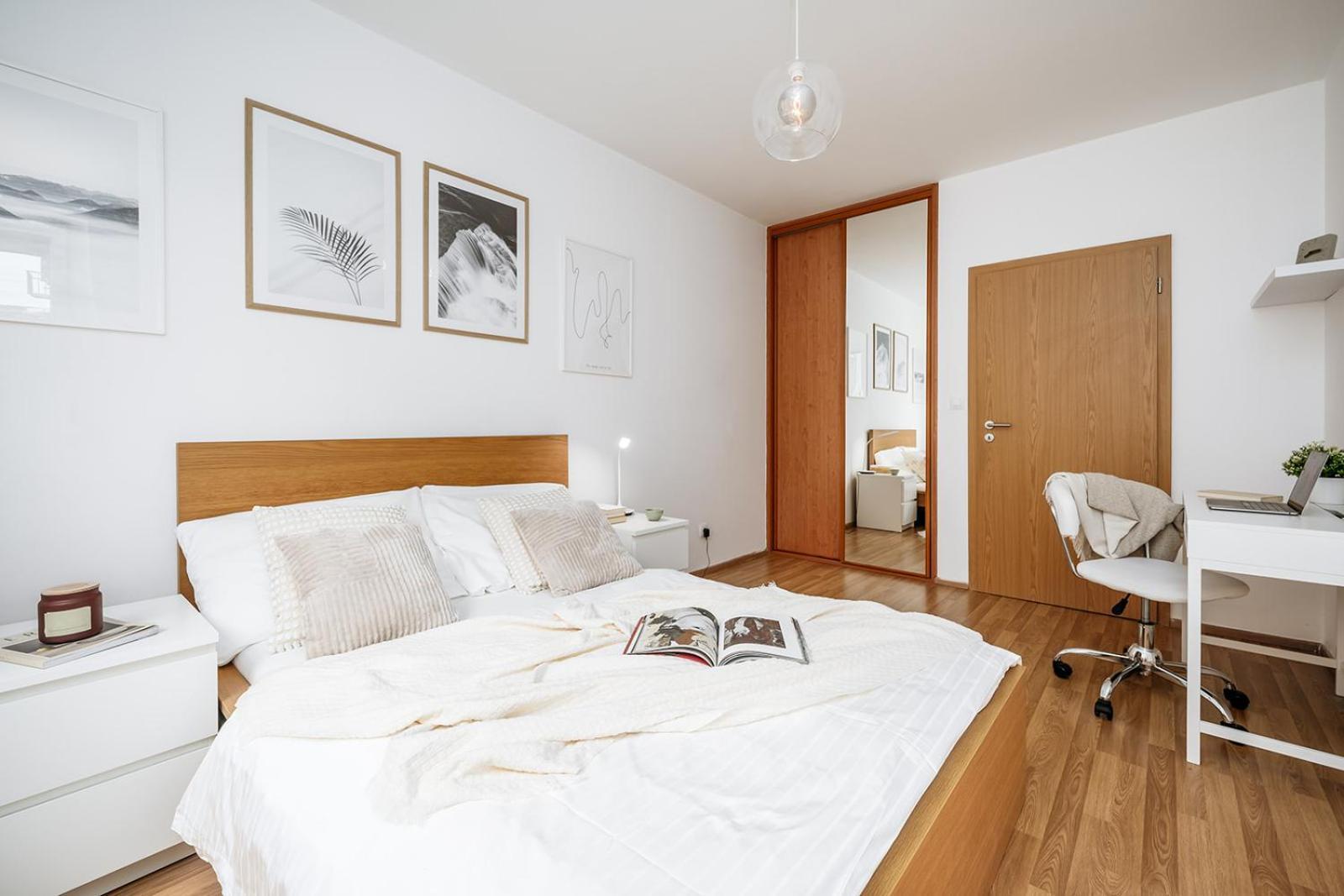Prague Days - Bright Apartment - Balcony - Private Parking ภายนอก รูปภาพ