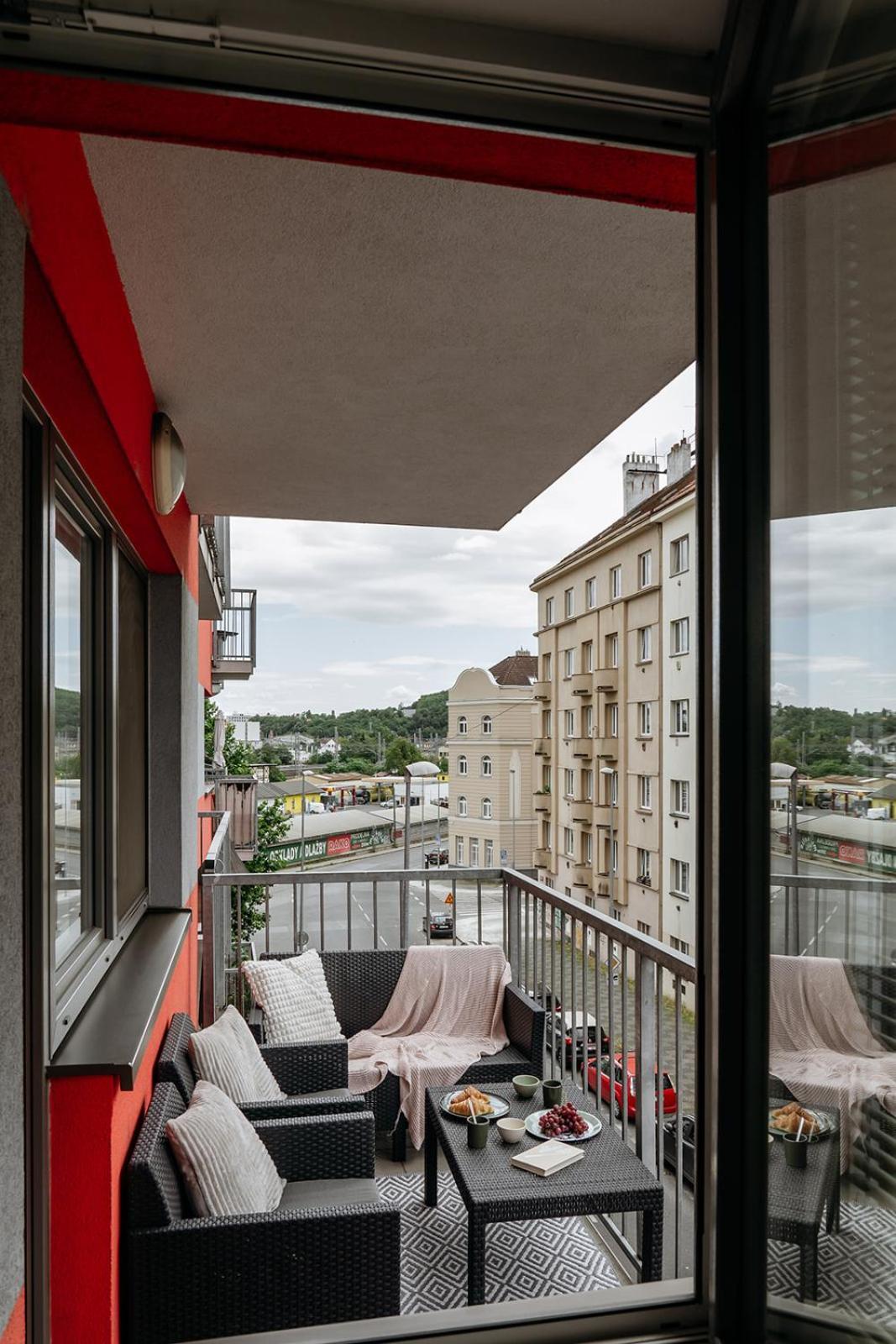 Prague Days - Bright Apartment - Balcony - Private Parking ภายนอก รูปภาพ